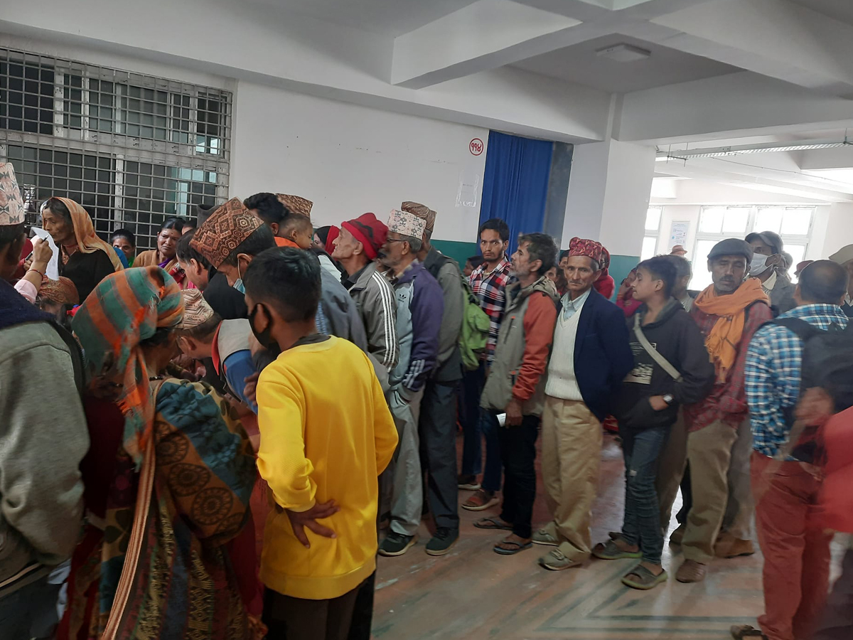 बैतडीमा आँखा शिविरबाट झण्डै ५ सय जना लाभान्वित 